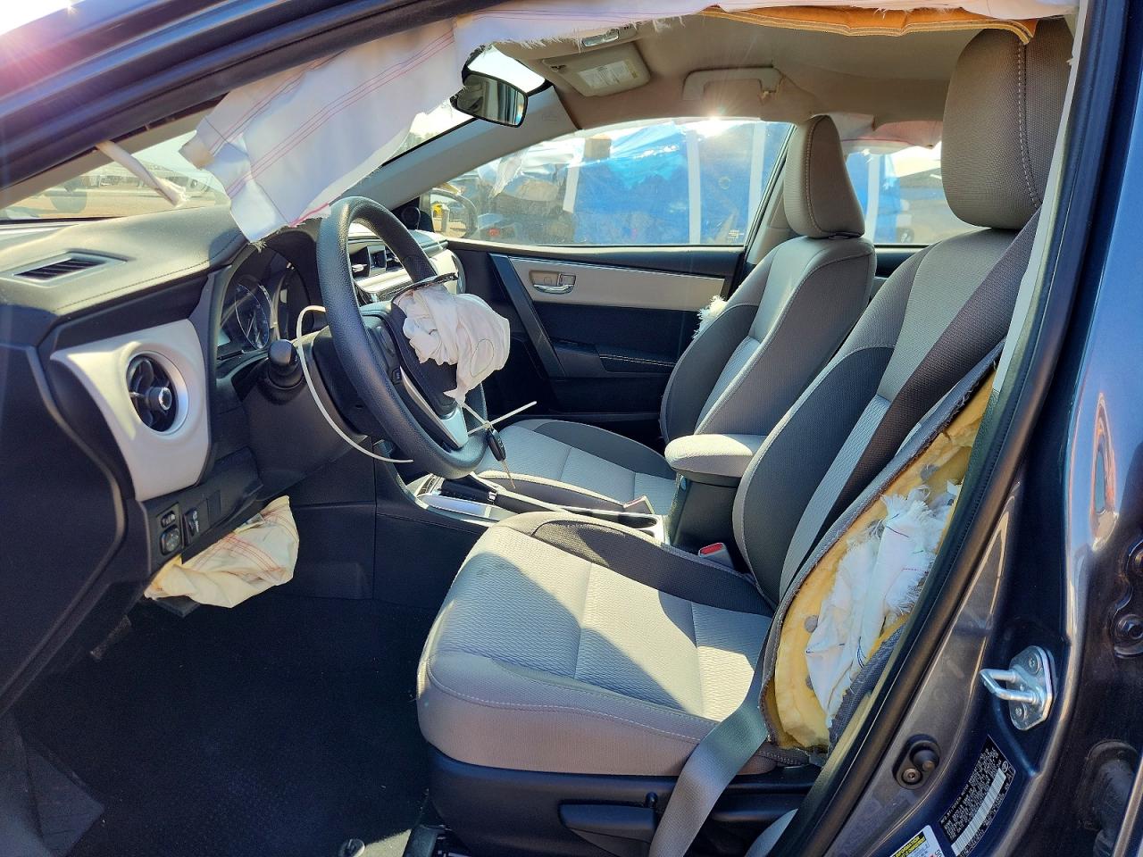 2017 TOYOTA COROLLA LE photo 19