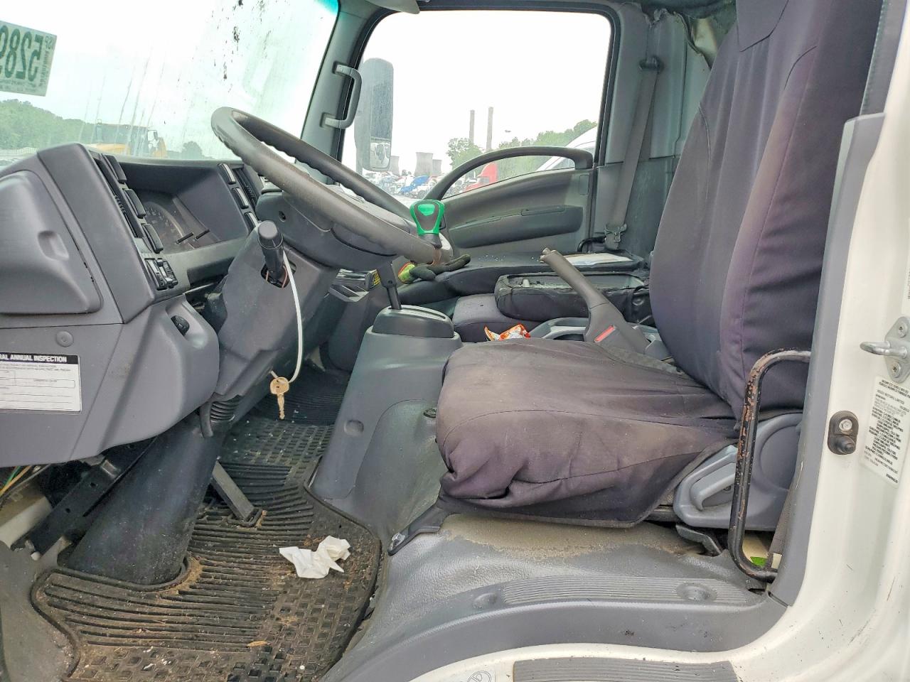 2012 ISUZU NPR photo 19