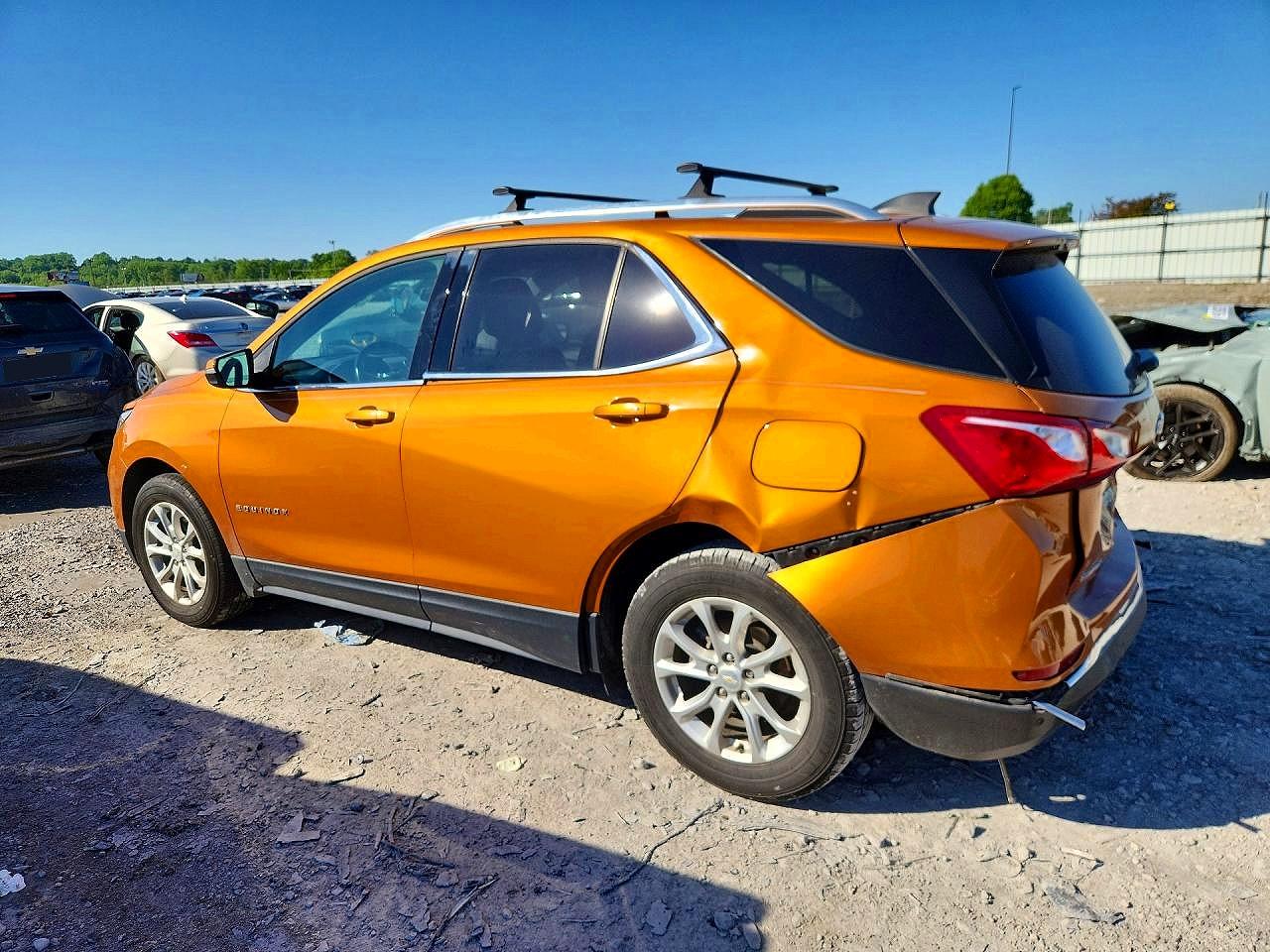 2018 CHEVROLET EQUINOX LT photo 3