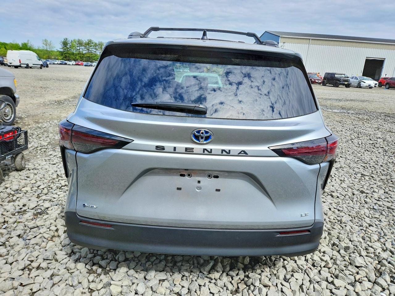 2025 TOYOTA SIENNA LE photo 11