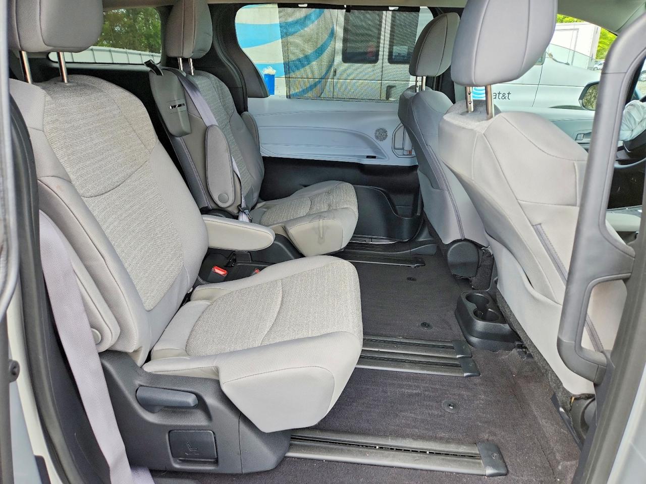 2025 TOYOTA SIENNA LE photo 21