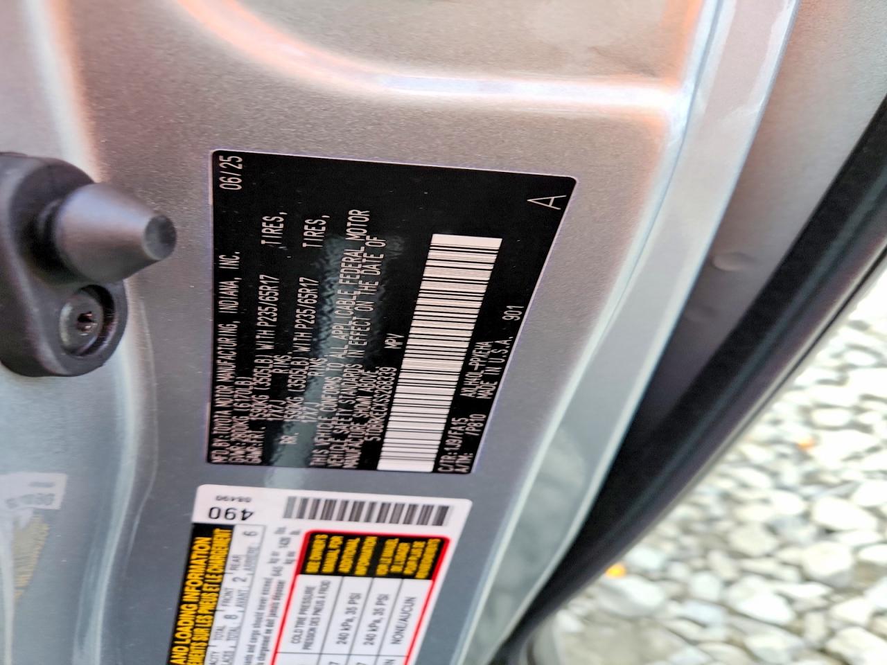 2025 TOYOTA SIENNA LE photo 25