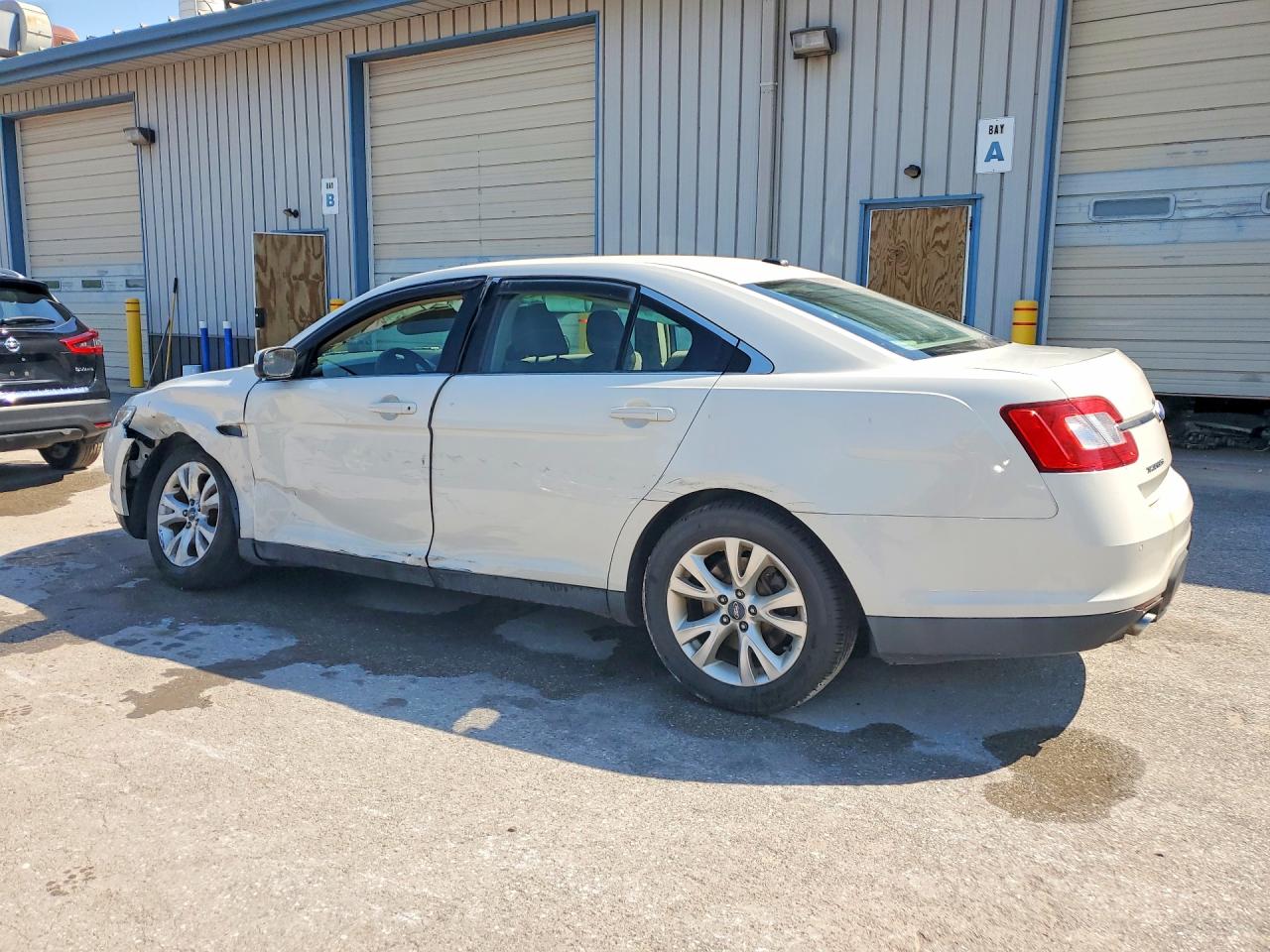 2012 FORD TAURUS SEL photo 3