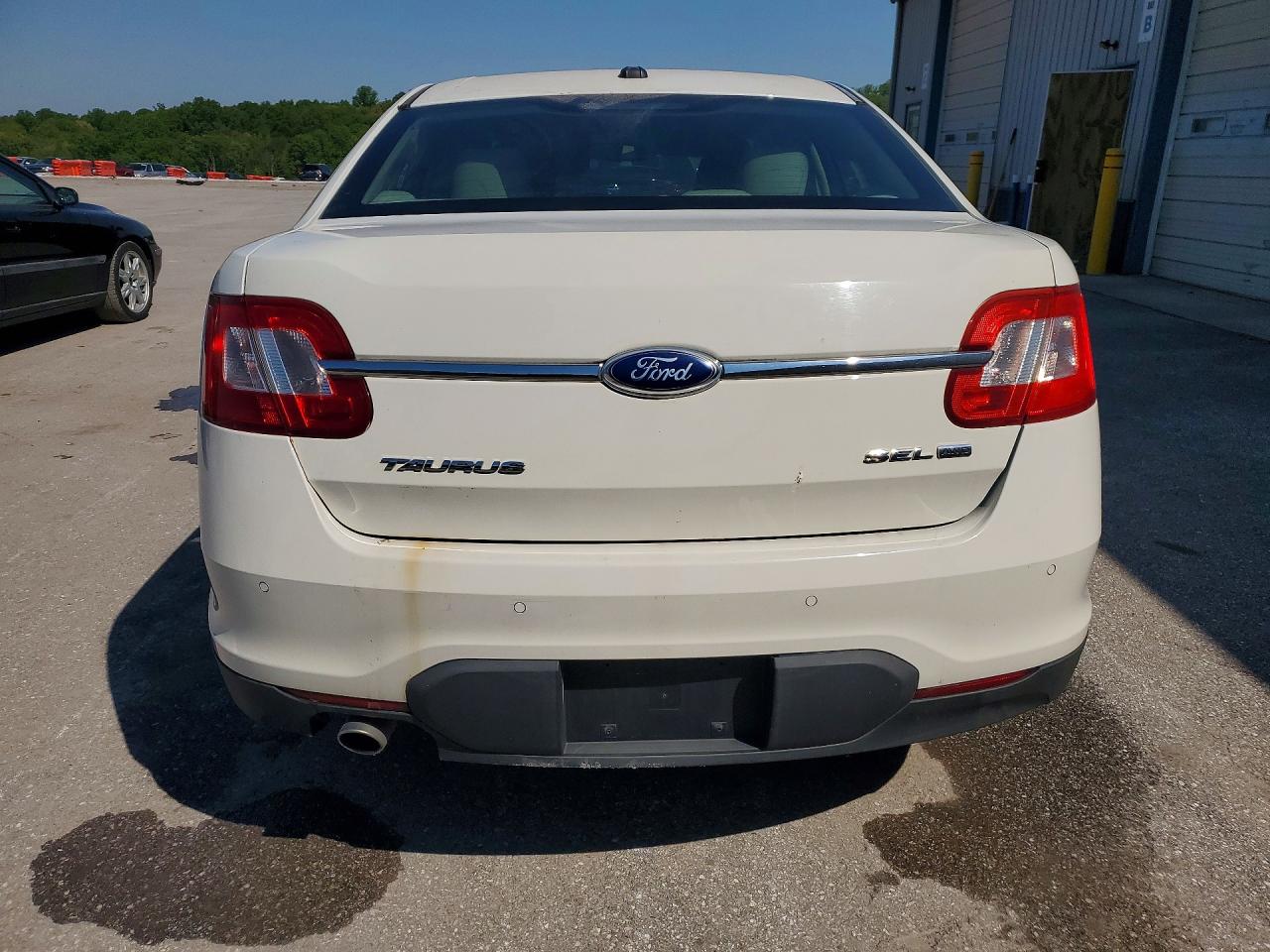2012 FORD TAURUS SEL photo 11