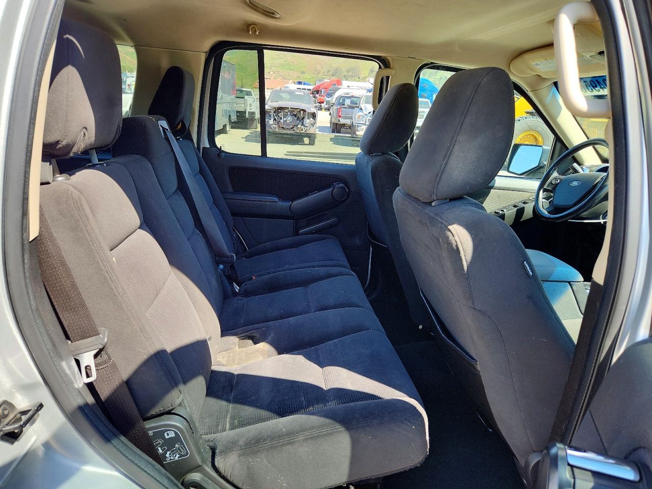 2010 FORD EXPLORER XLT photo 31