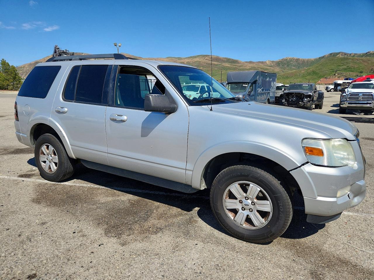 2010 FORD EXPLORER XLT photo 10