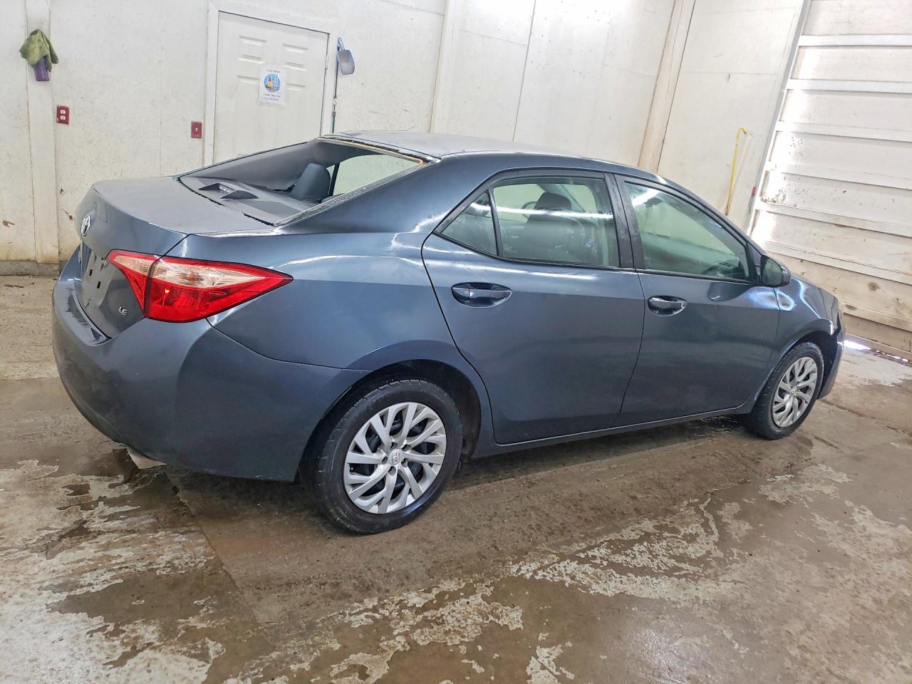 2019 TOYOTA COROLLA LE photo 3