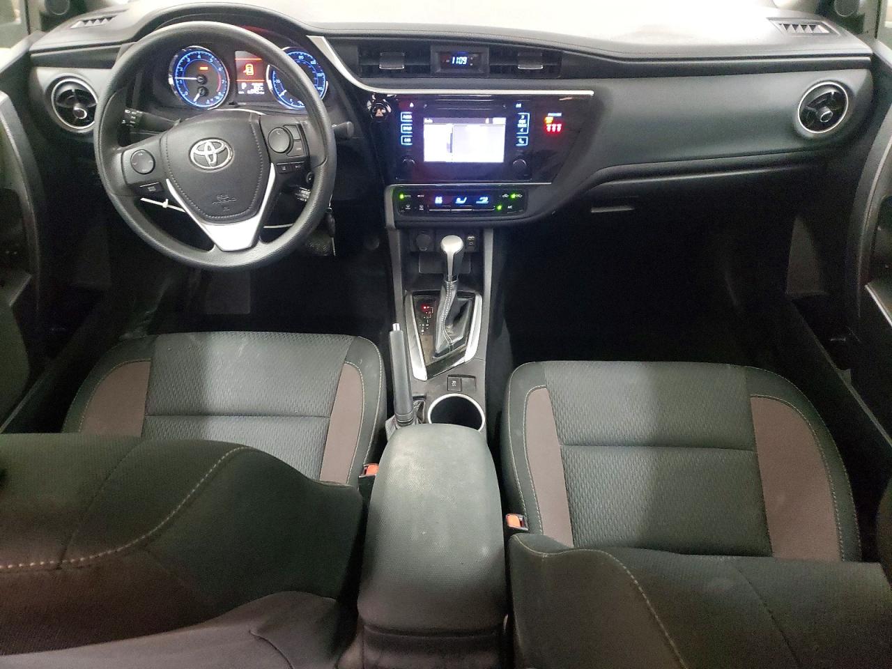 2019 TOYOTA COROLLA LE photo 8