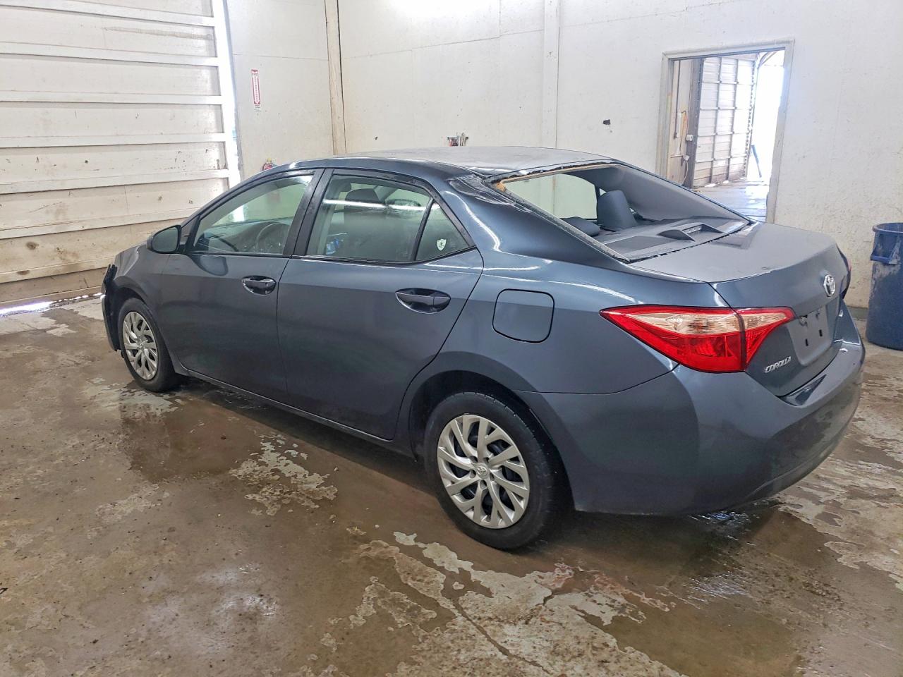 2019 TOYOTA COROLLA LE photo 2
