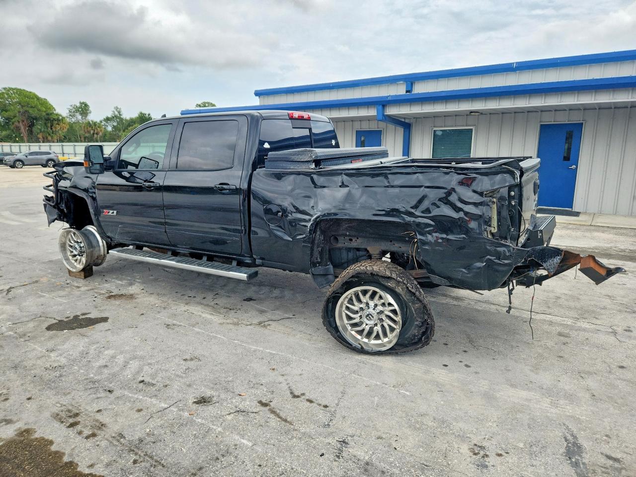 2017 CHEVROLET SILVERADO K2500 HEAVY DUTY LTZ photo 3