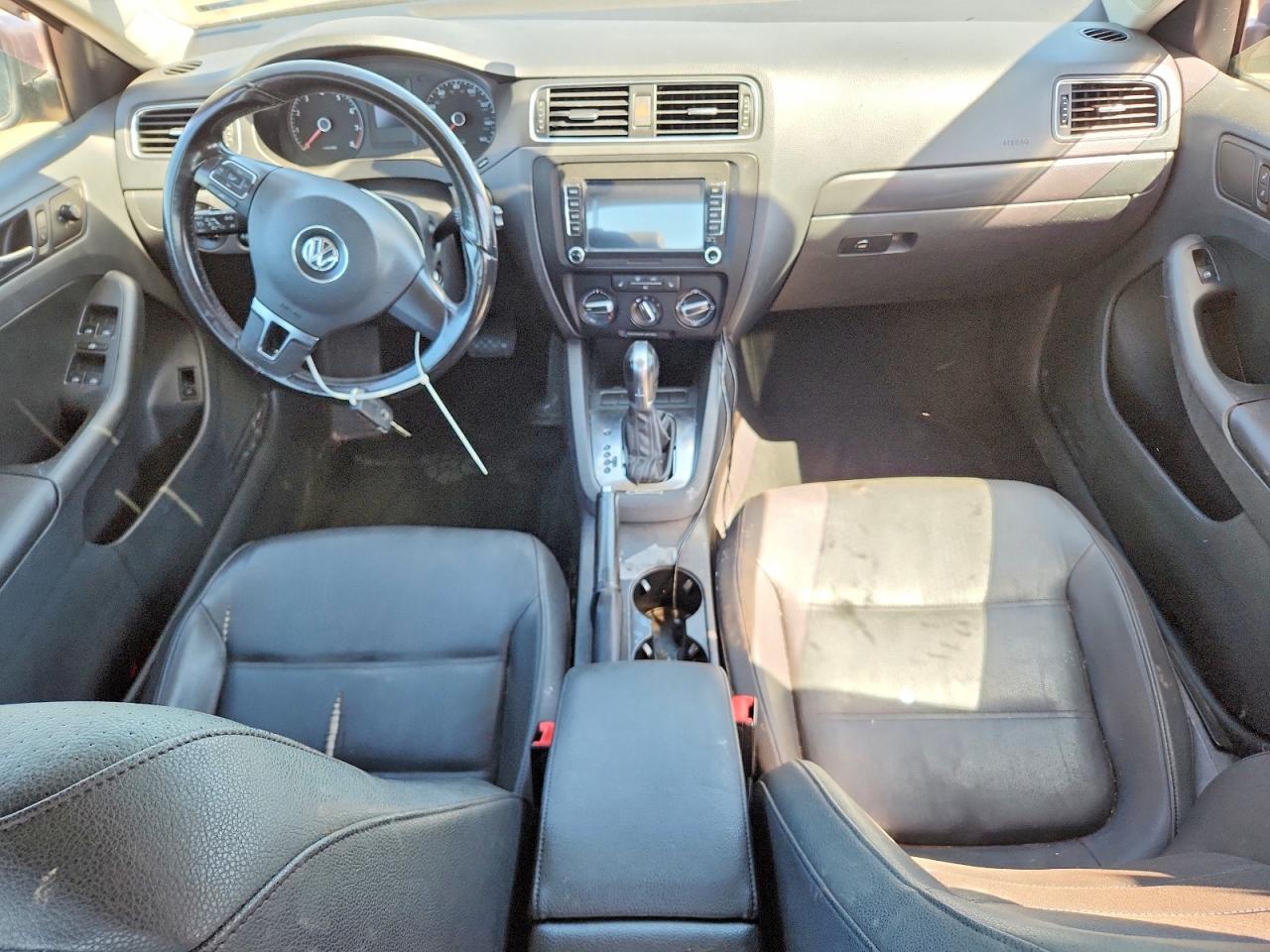 2011 VOLKSWAGEN JETTA SE photo 8