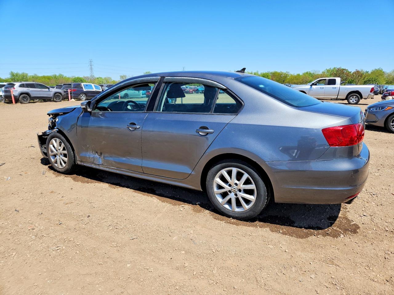 2011 VOLKSWAGEN JETTA SE photo 2
