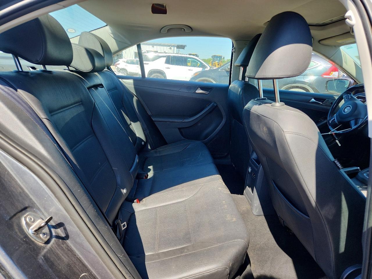 2011 VOLKSWAGEN JETTA SE photo 10