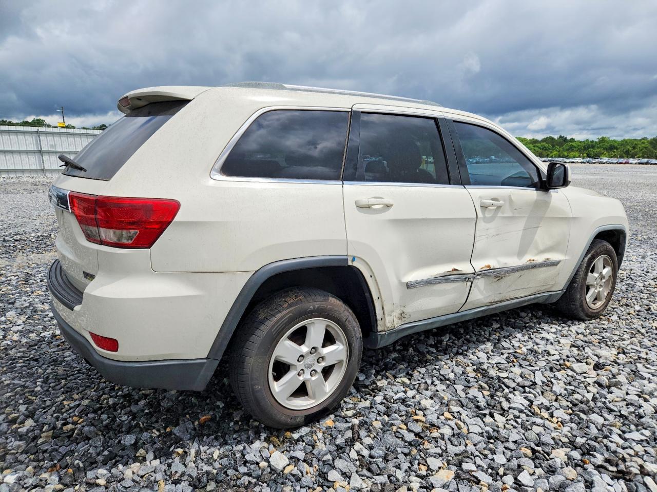 2011 JEEP GRAND CHEROKEE LAREDO photo 5