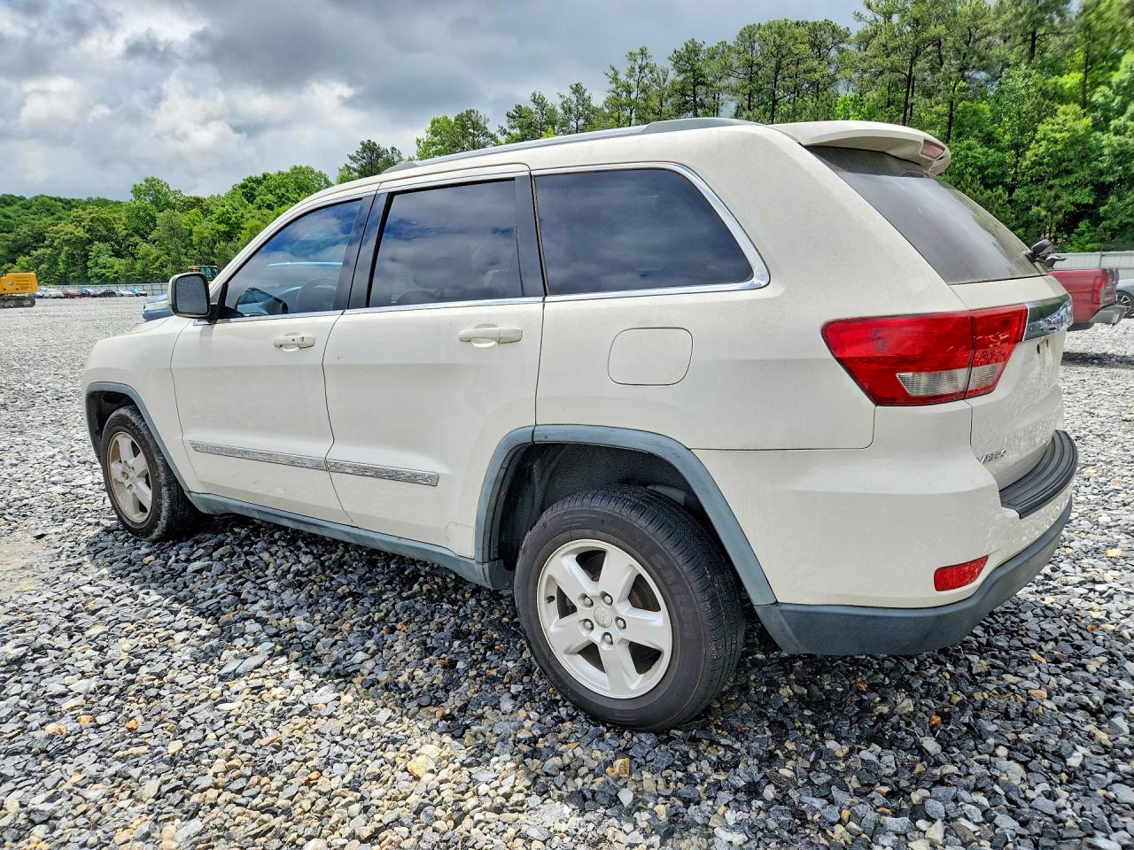 2011 JEEP GRAND CHEROKEE LAREDO photo 3