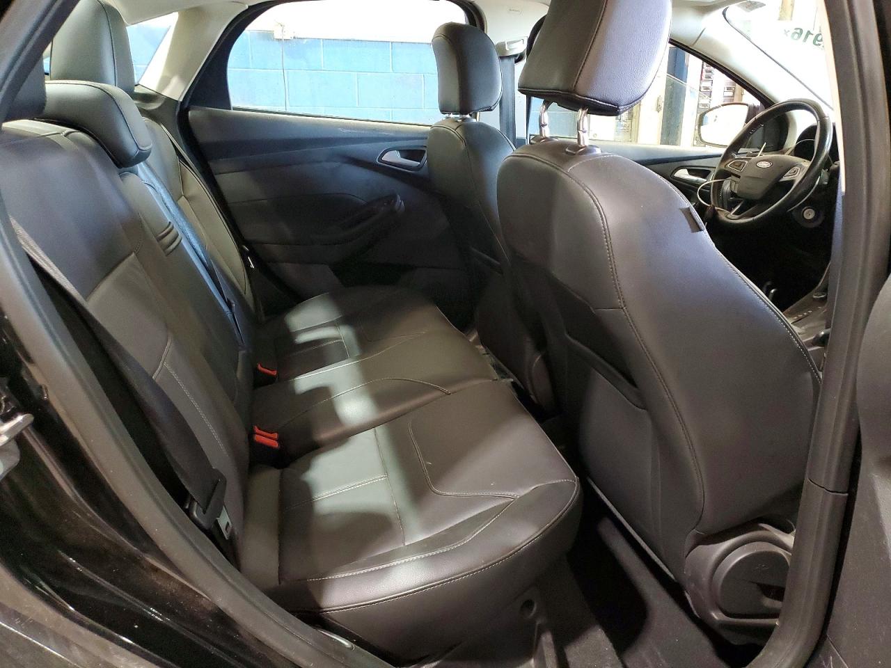 2015 FORD FOCUS SE photo 19