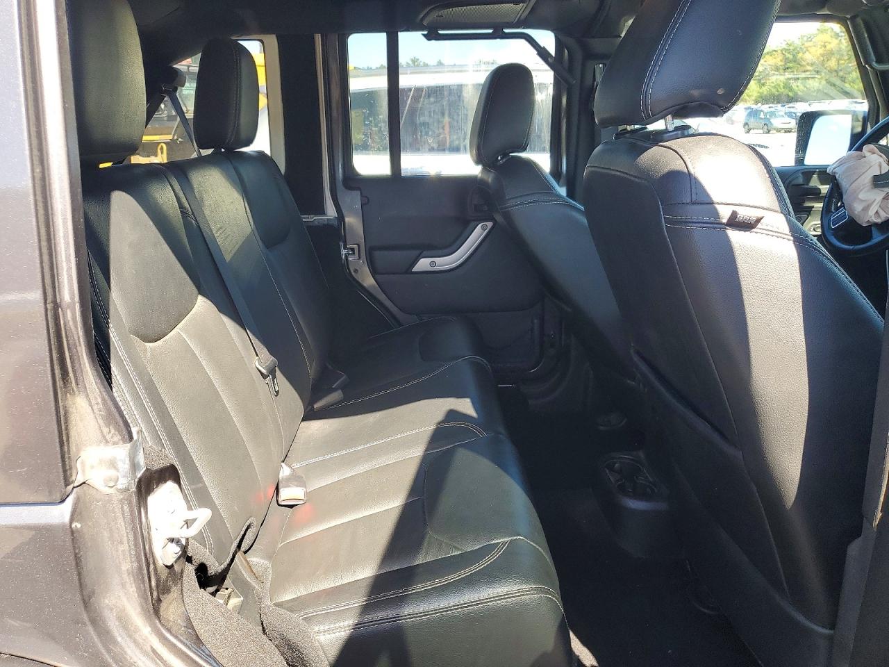 2016 JEEP WRANGLER UNLIMITED SAHARA photo 31