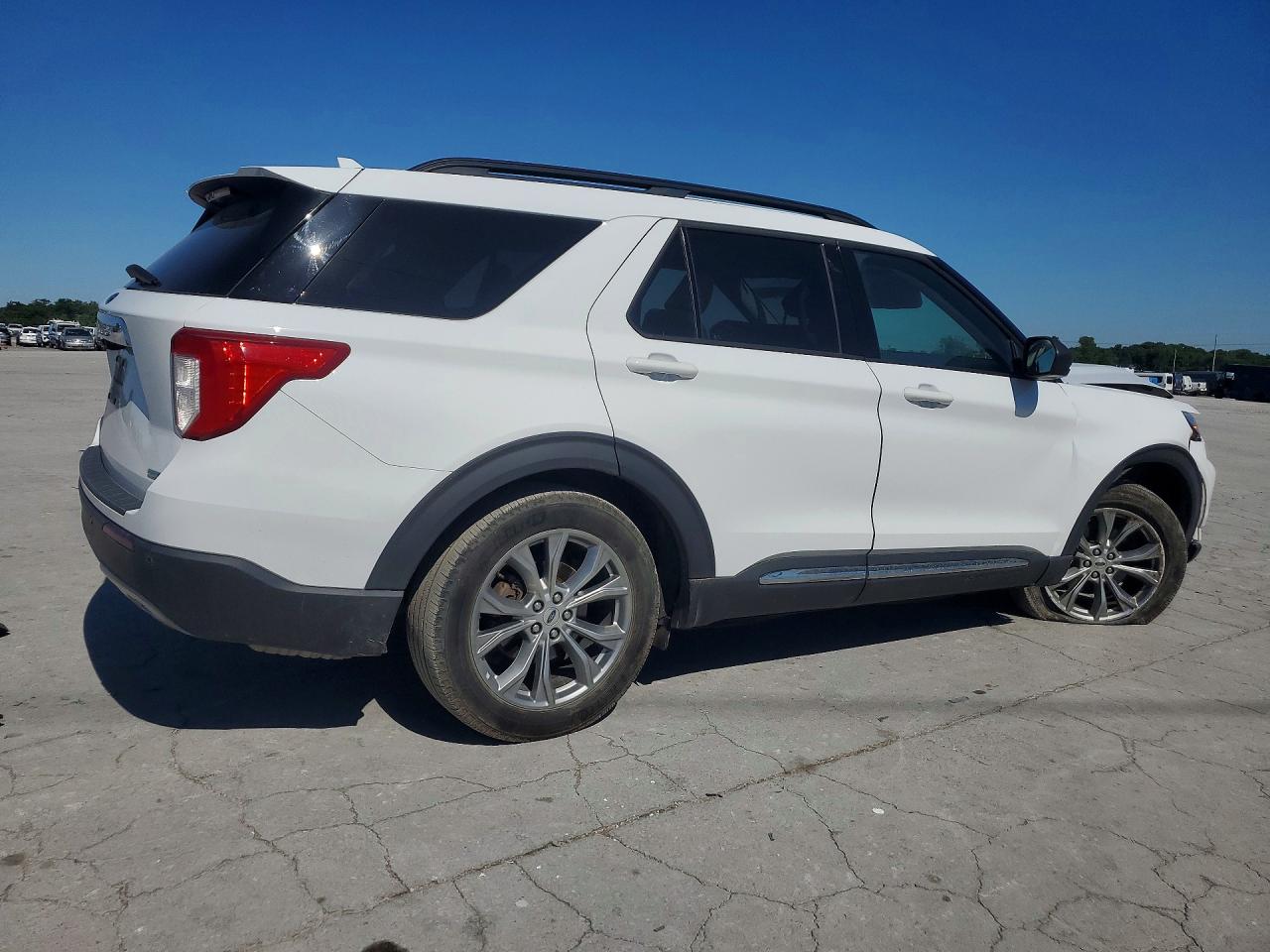 2020 FORD EXPLORER XLT photo 5