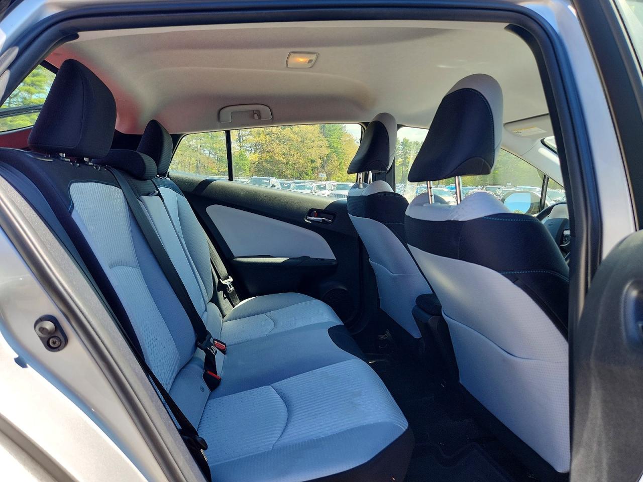 2018 TOYOTA PRIUS THREE photo 19