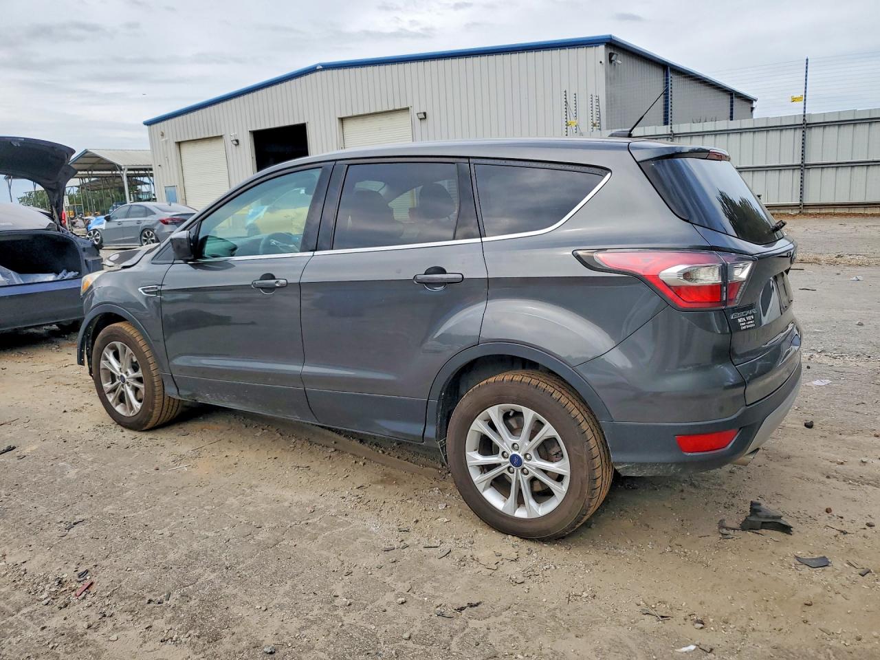 2017 FORD ESCAPE SE photo 3