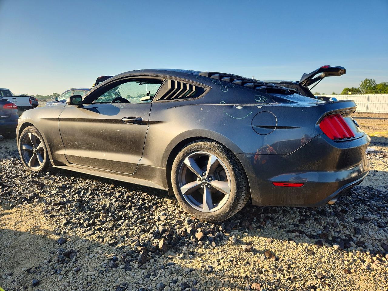 2017 FORD MUSTANG photo 3