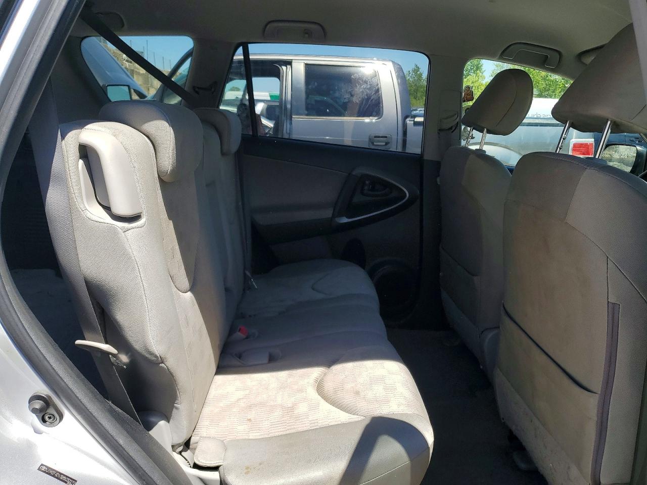 2011 TOYOTA RAV4 BASE photo 31