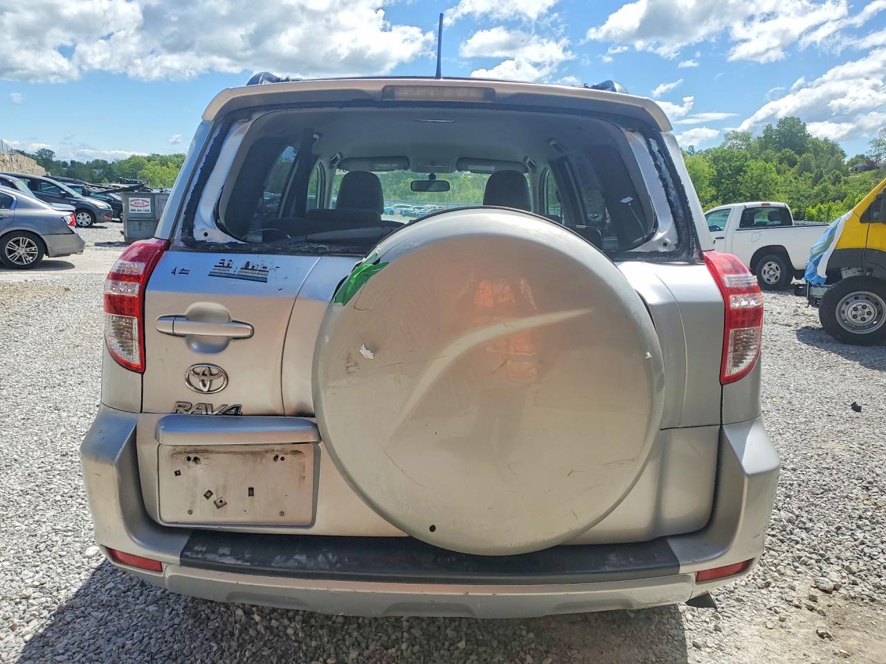 2011 TOYOTA RAV4 BASE photo 16