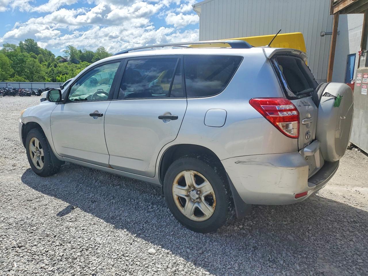 2011 TOYOTA RAV4 BASE photo 4