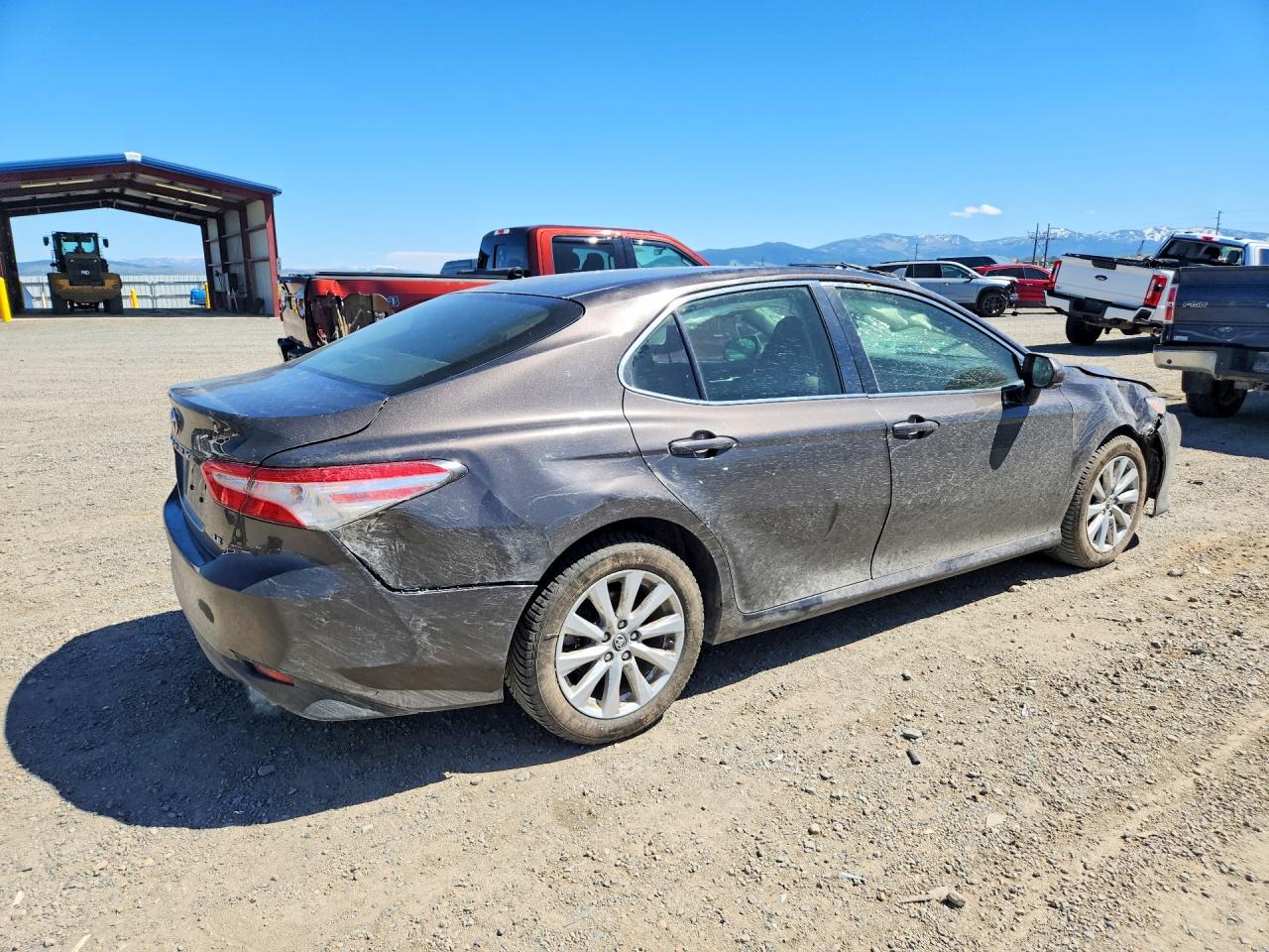 2018 TOYOTA CAMRY LE photo 5