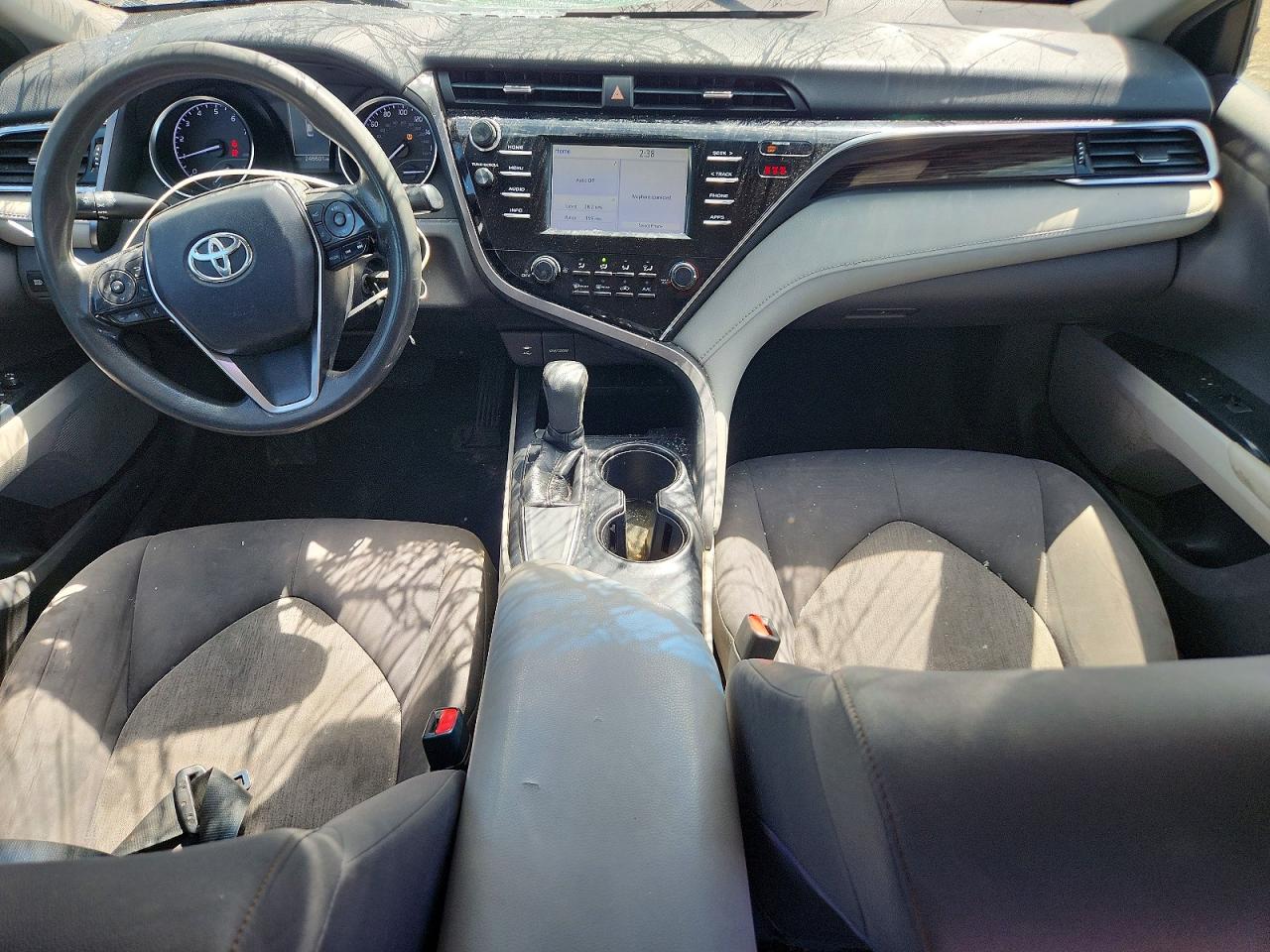 2018 TOYOTA CAMRY LE photo 15