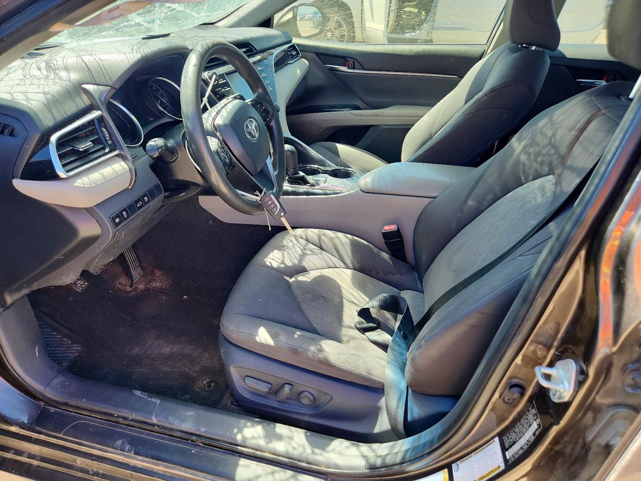 2018 TOYOTA CAMRY LE photo 13