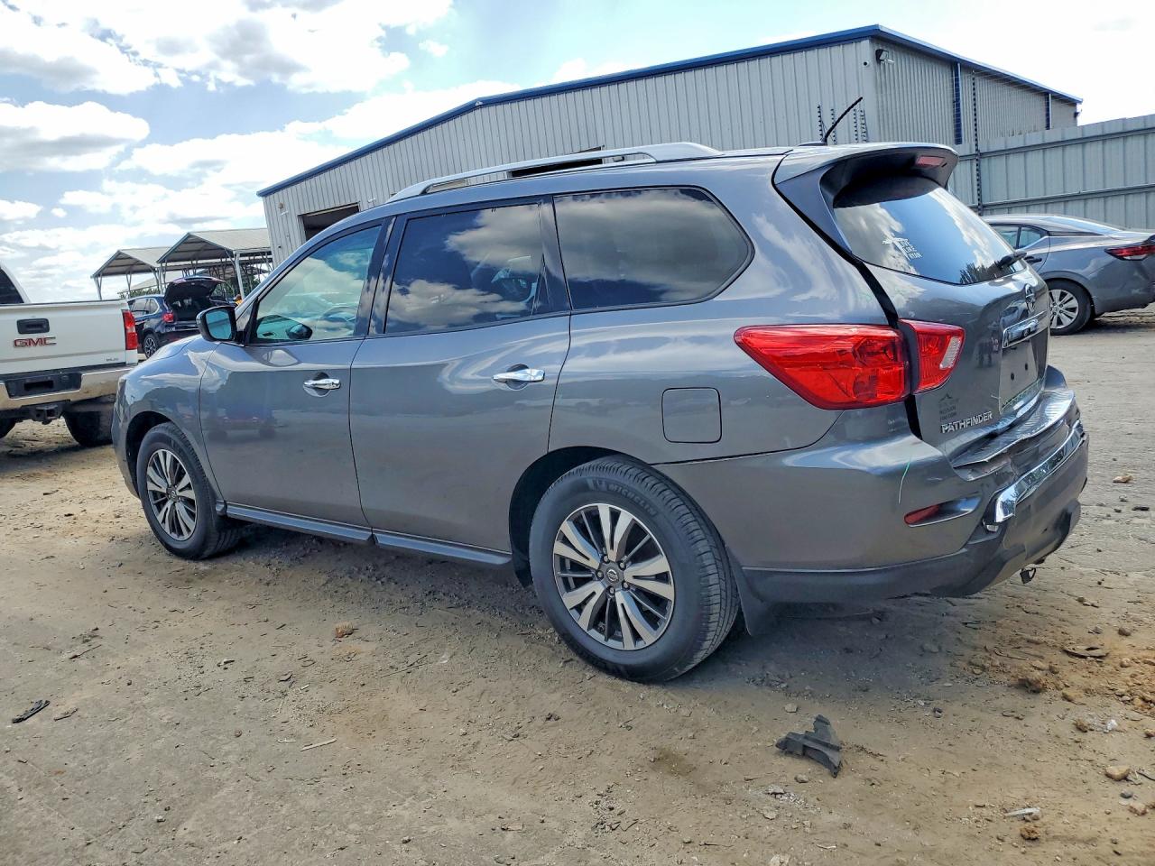 2017 NISSAN PATHFINDER S photo 4