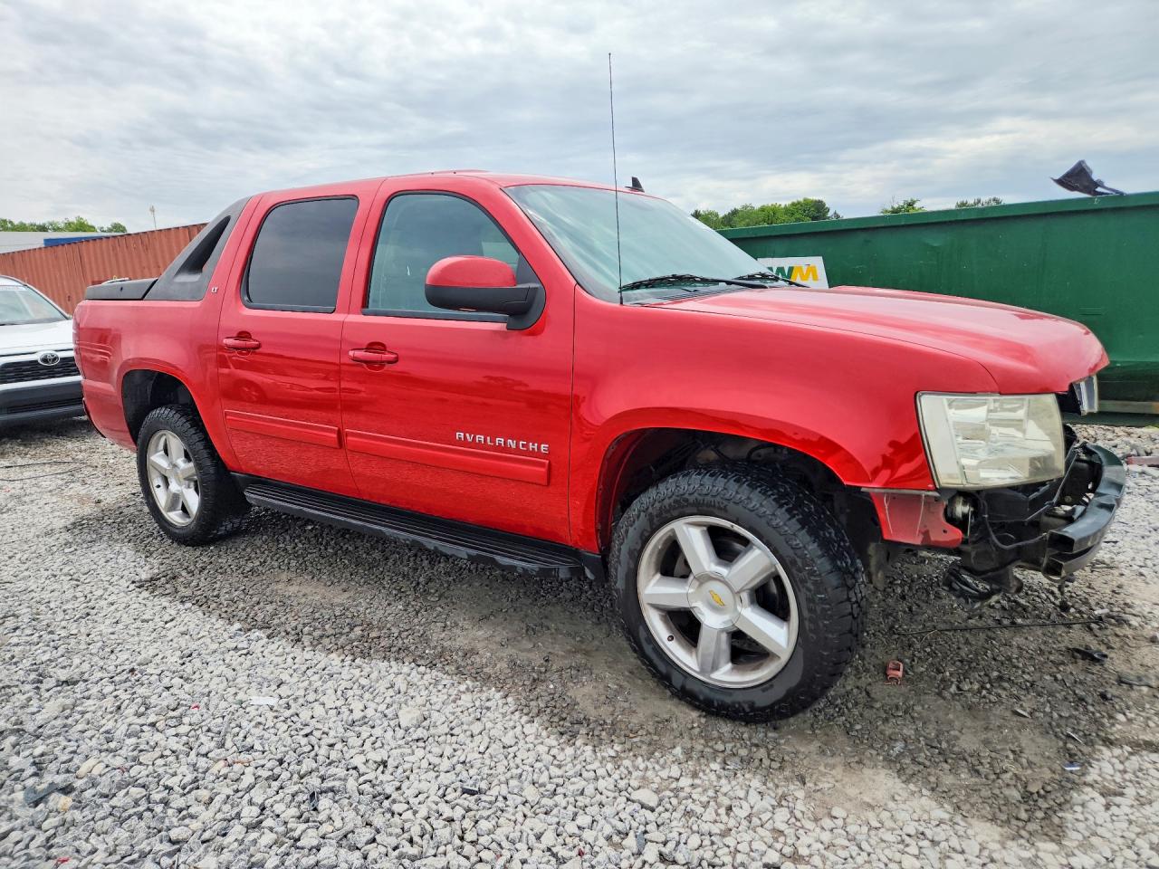 2011 CHEVROLET AVALANCHE LT photo 4