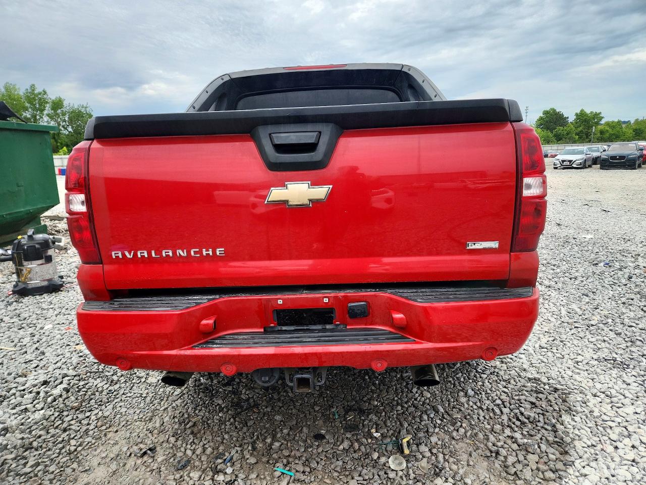 2011 CHEVROLET AVALANCHE LT photo 6