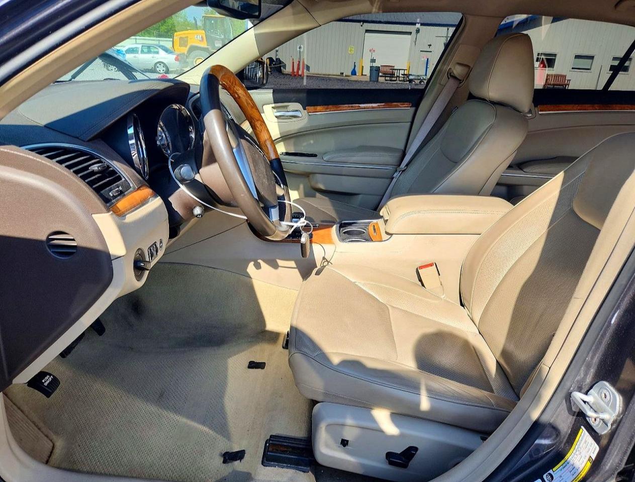 2013 CHRYSLER 300C photo 7