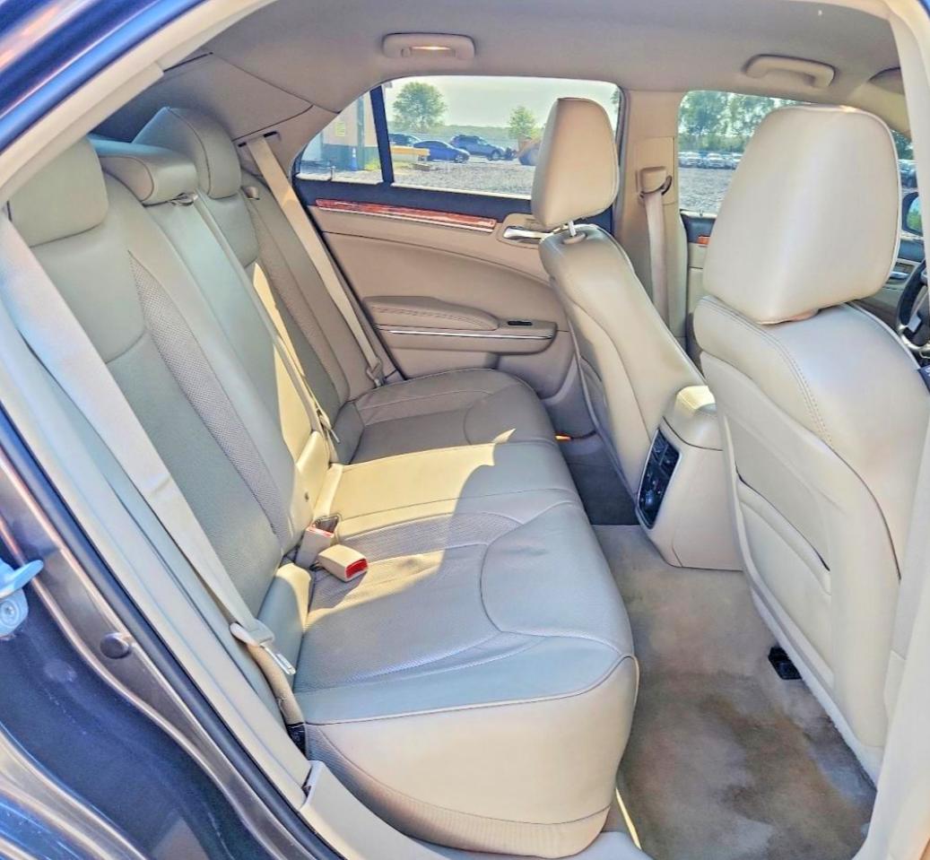 2013 CHRYSLER 300C photo 10
