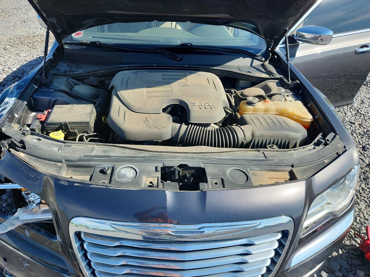 2013 CHRYSLER 300C photo 11