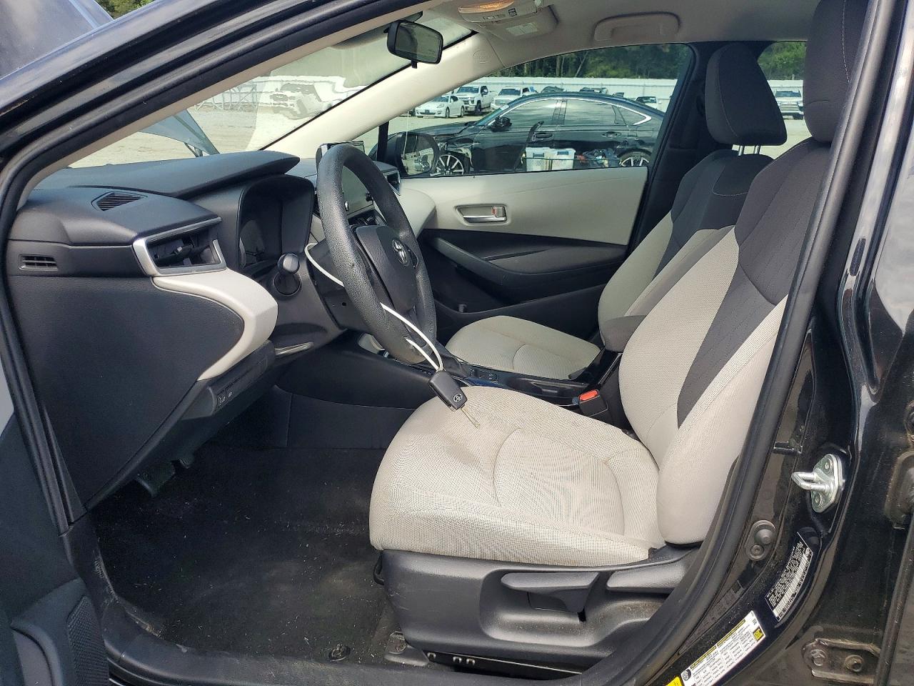 2020 TOYOTA COROLLA LE photo 13