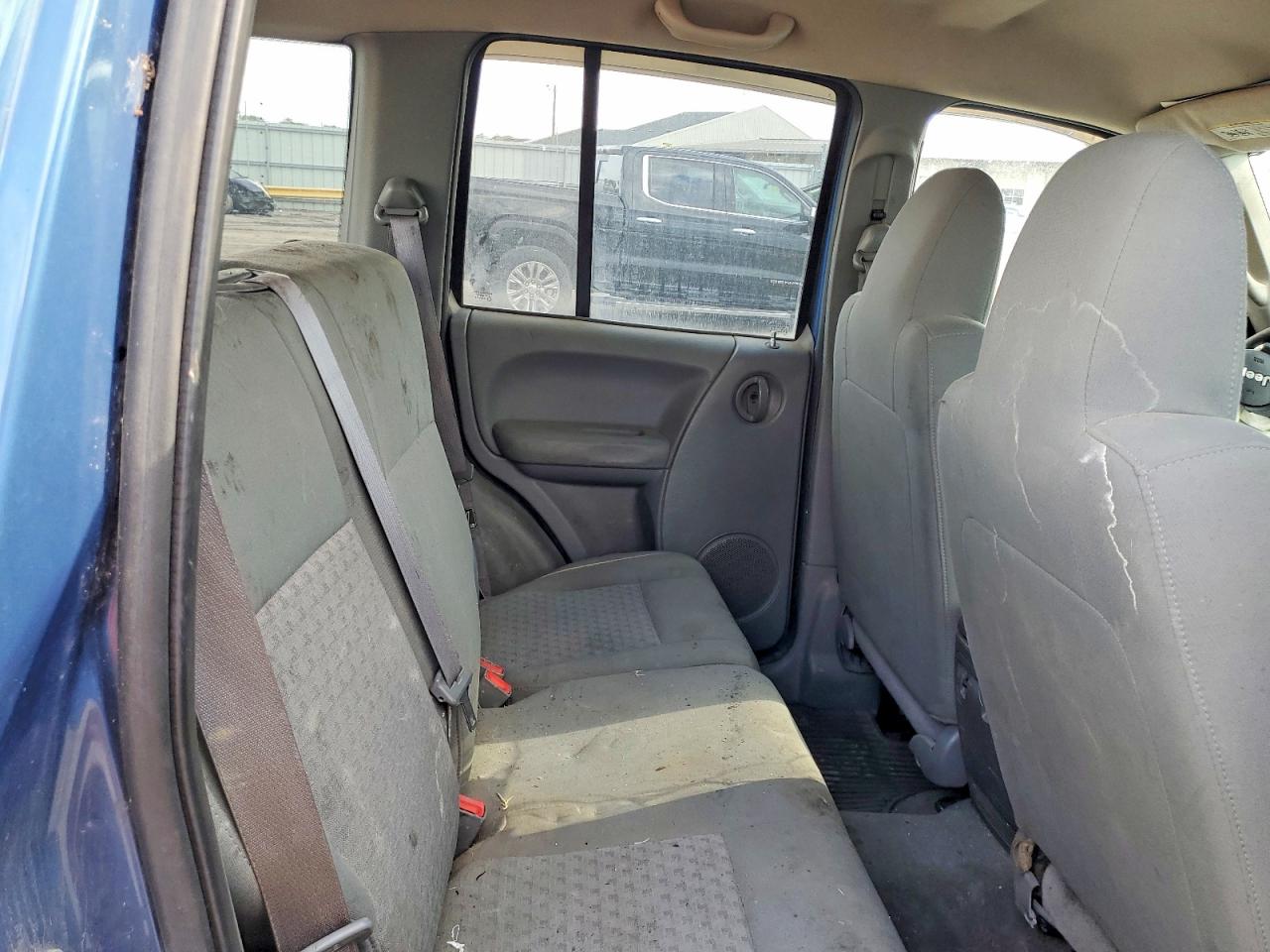 2005 JEEP LIBERTY SPORT photo 21