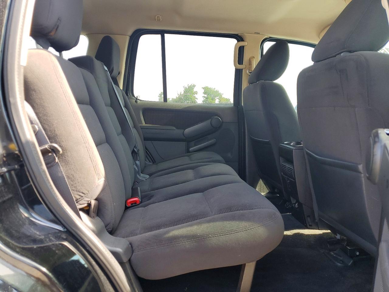 2010 FORD EXPLORER XLT photo 31