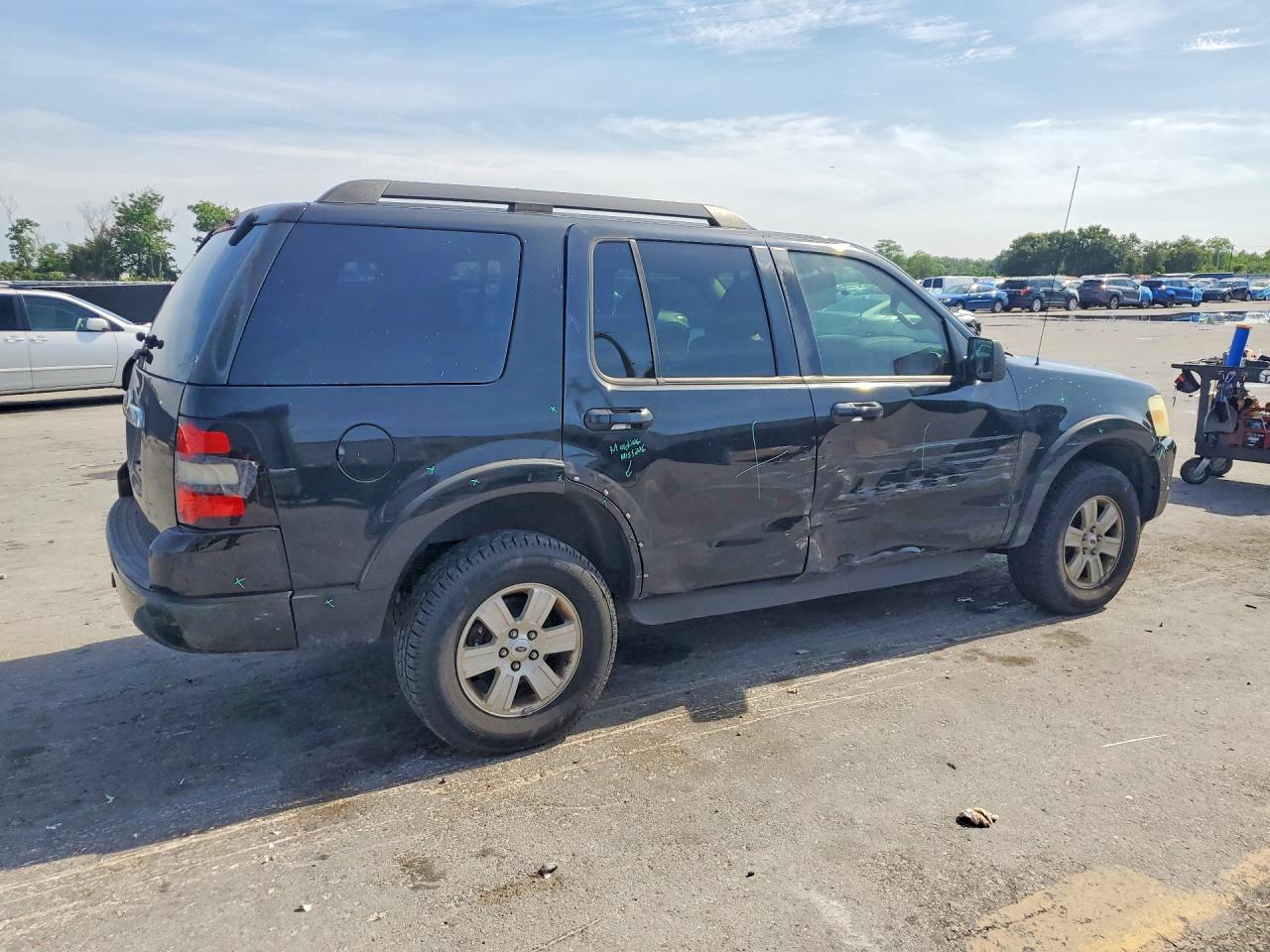 2010 FORD EXPLORER XLT photo 7