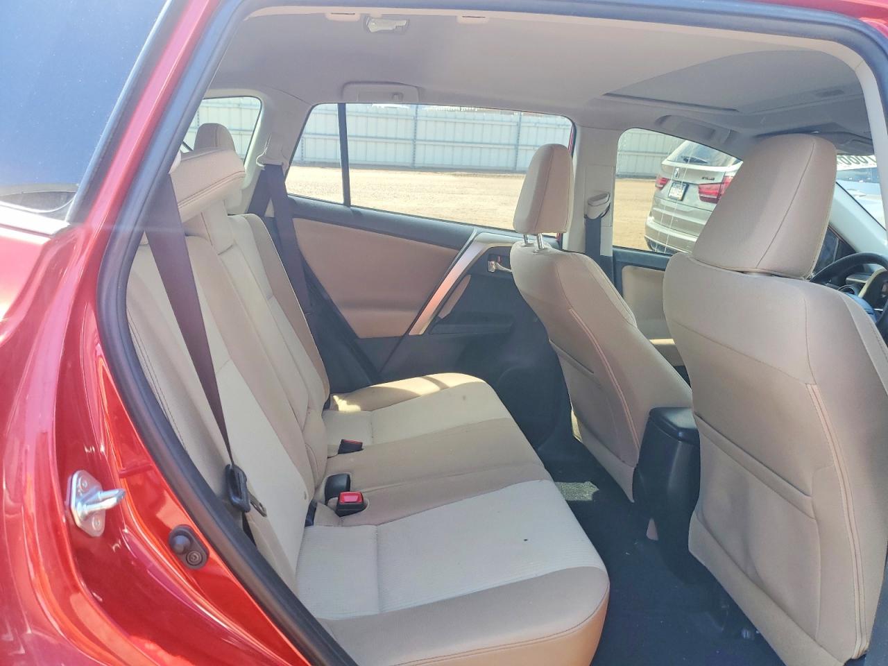 2015 TOYOTA RAV4 XLE photo 19