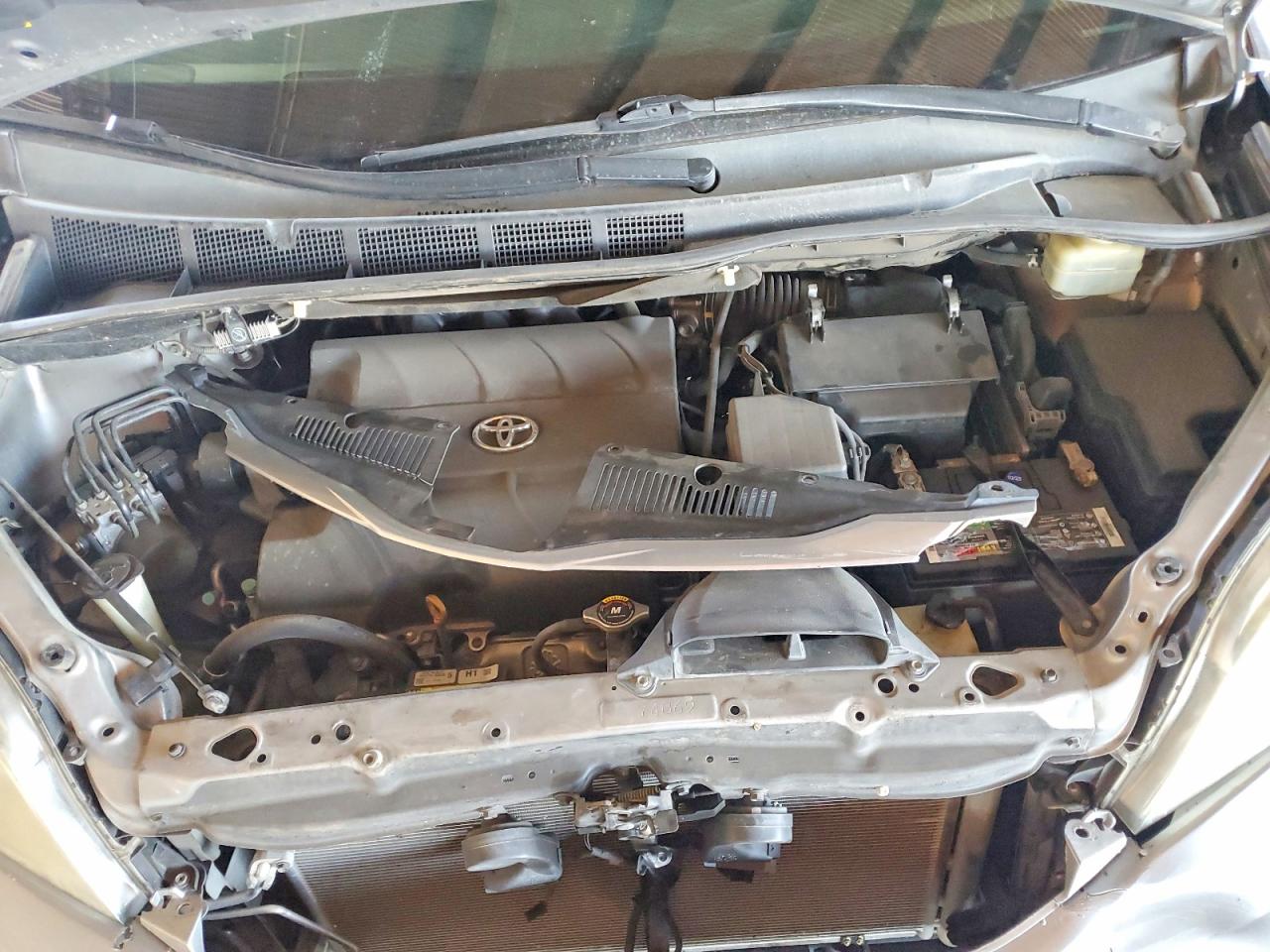 2016 TOYOTA SIENNA LE photo 31