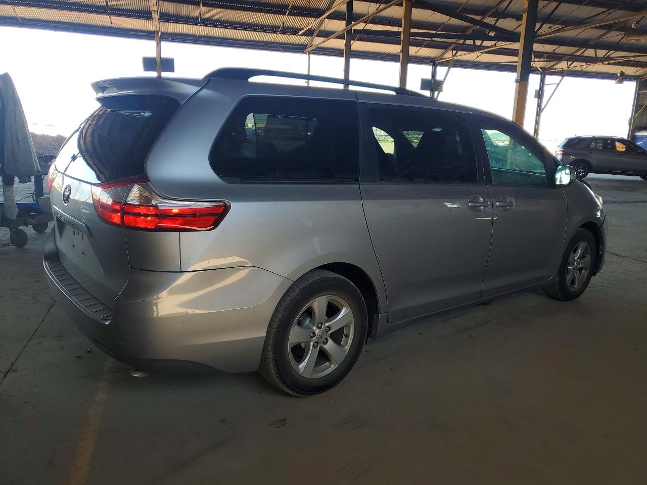 2016 TOYOTA SIENNA LE photo 7