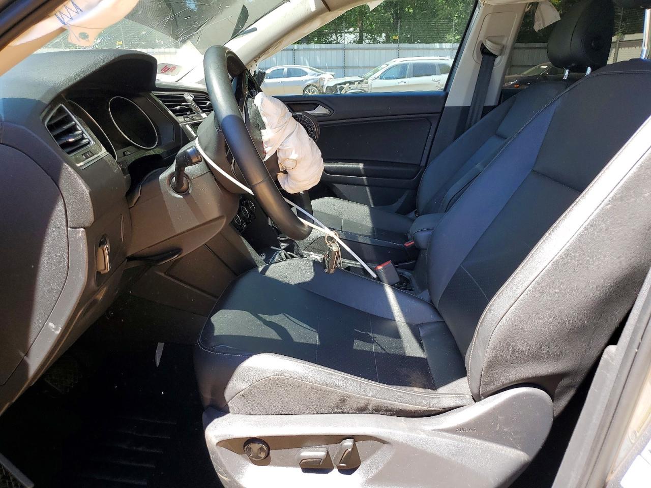 2020 VOLKSWAGEN TIGUAN SE photo 19