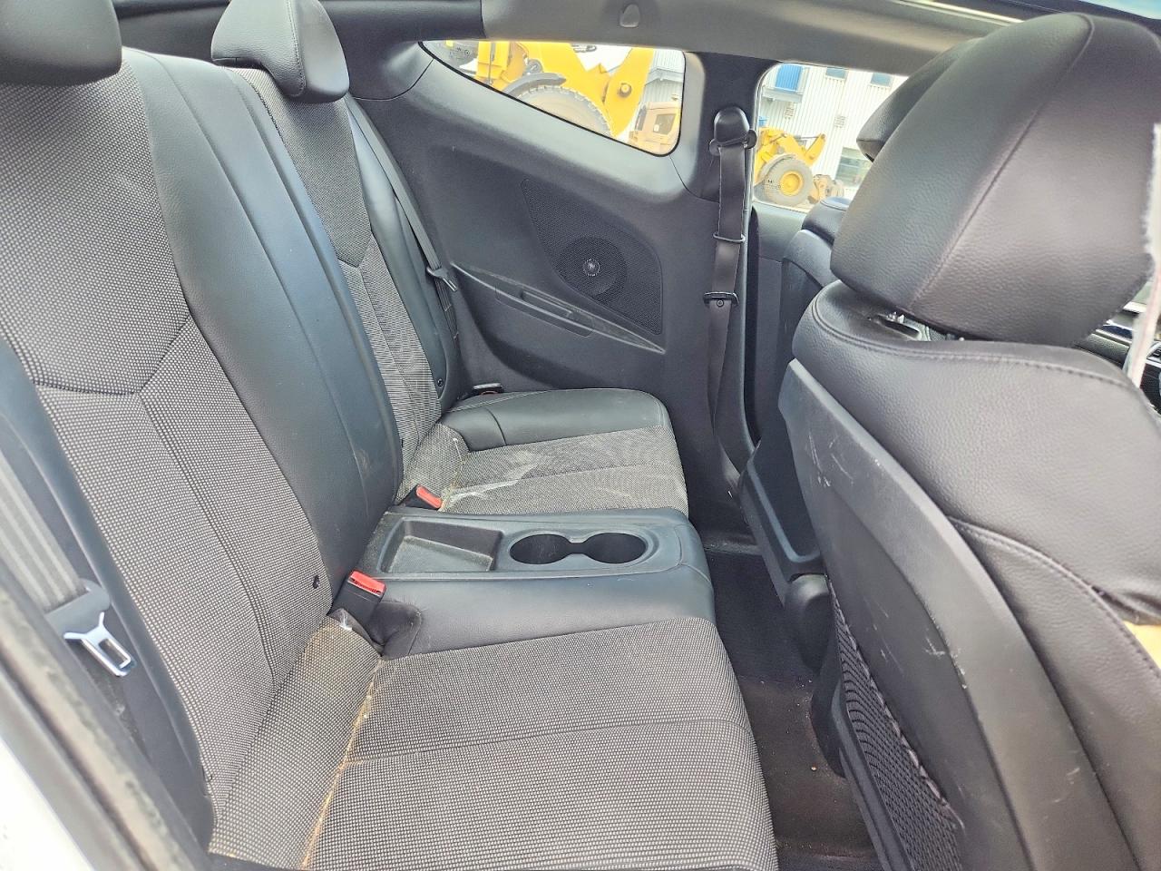 2015 HYUNDAI VELOSTER BASE photo 10
