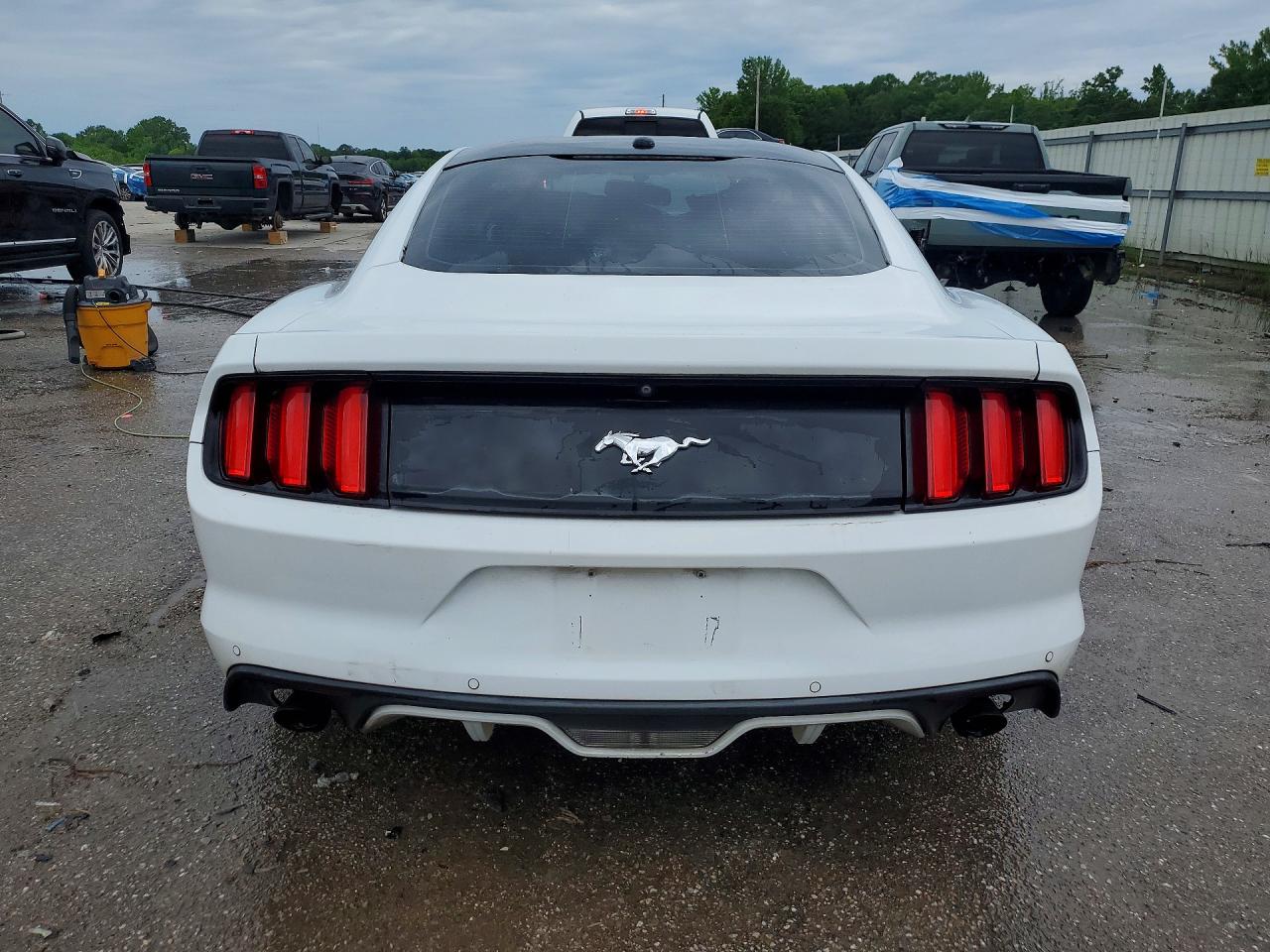 2016 FORD MUSTANG photo 11
