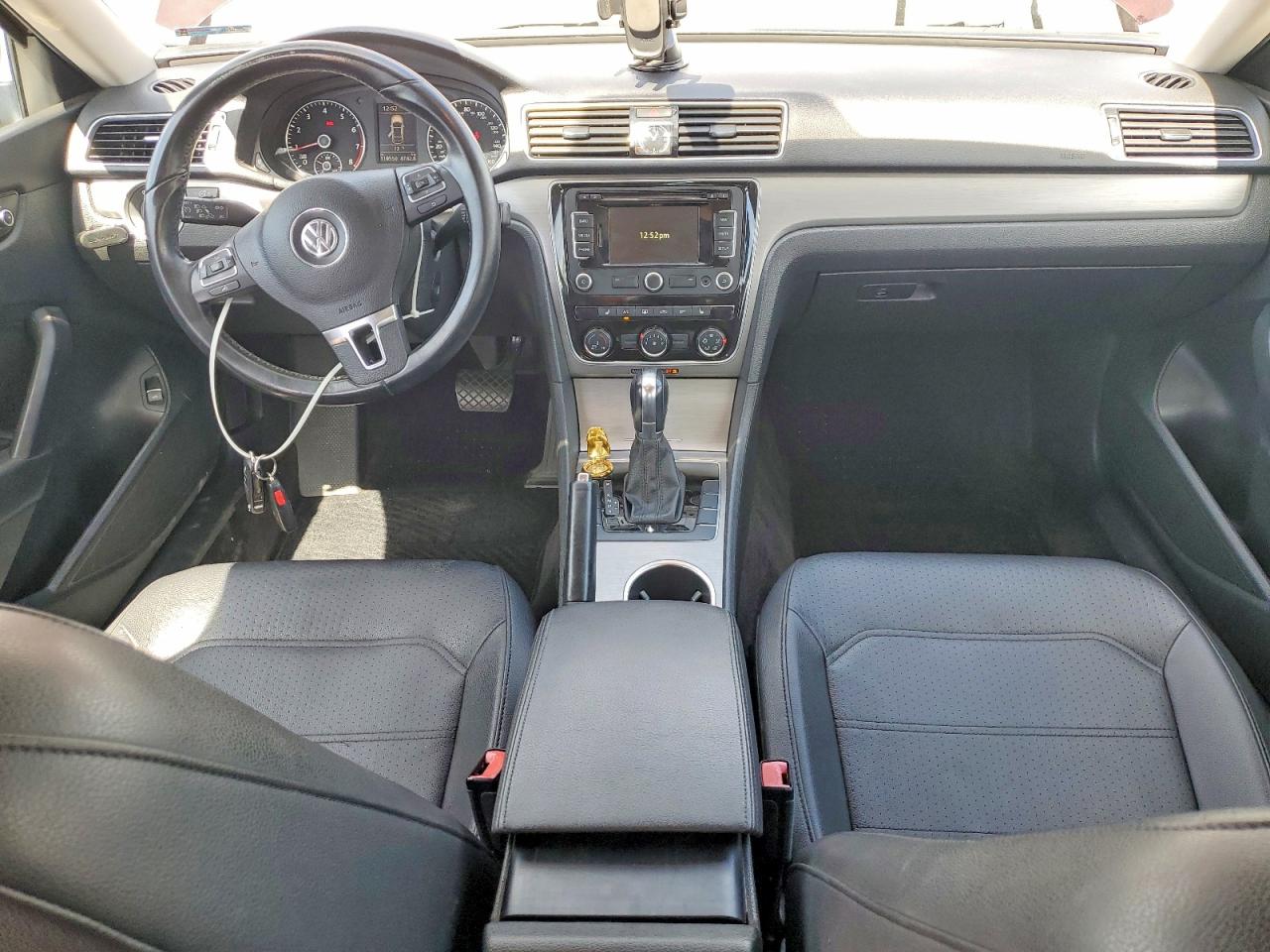 2014 VOLKSWAGEN PASSAT SE photo 15