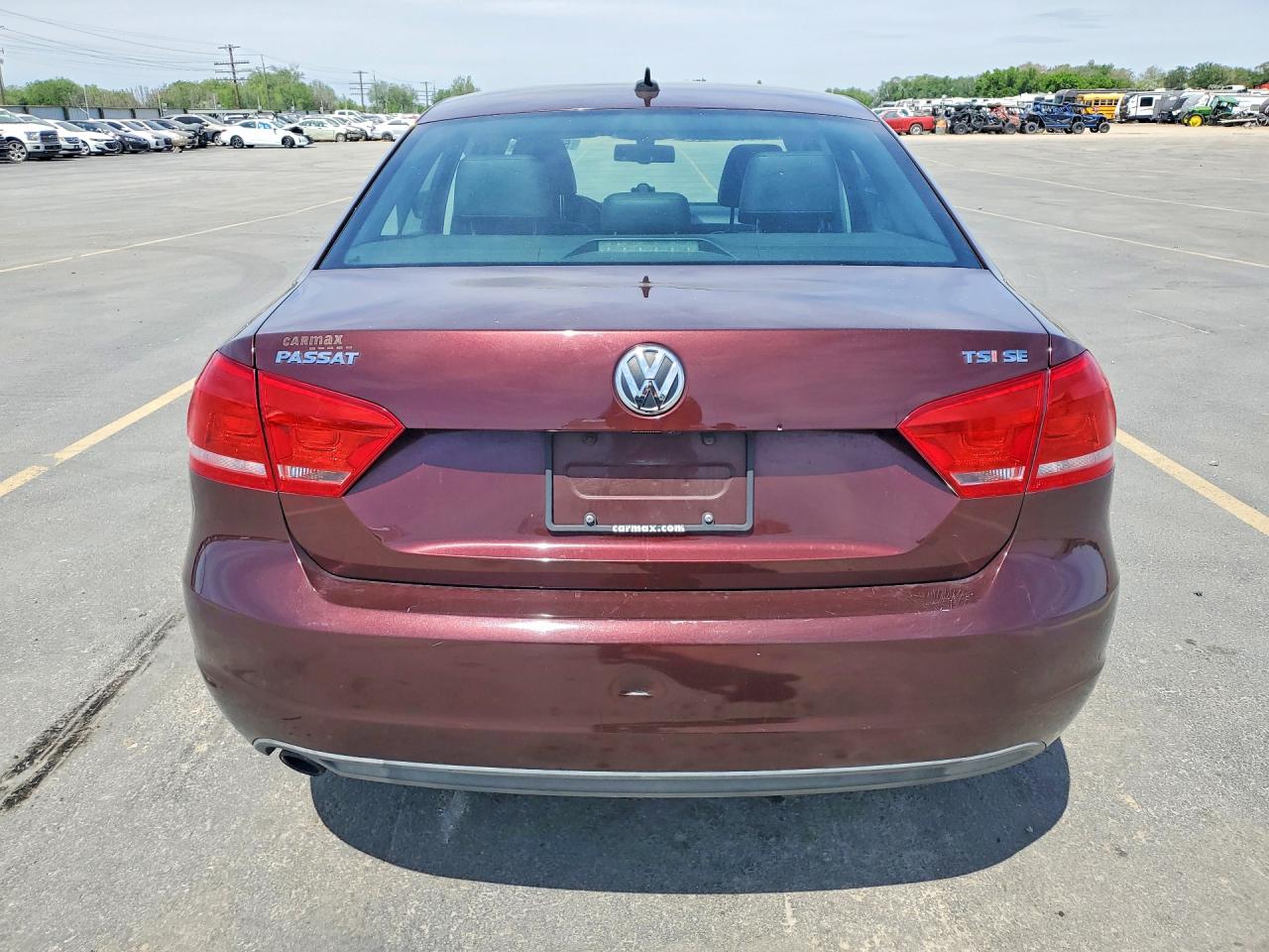 2014 VOLKSWAGEN PASSAT SE photo 11