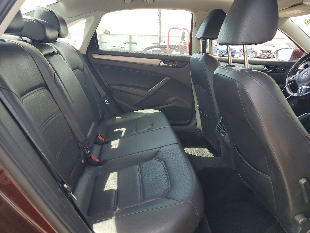 2014 VOLKSWAGEN PASSAT SE photo 19